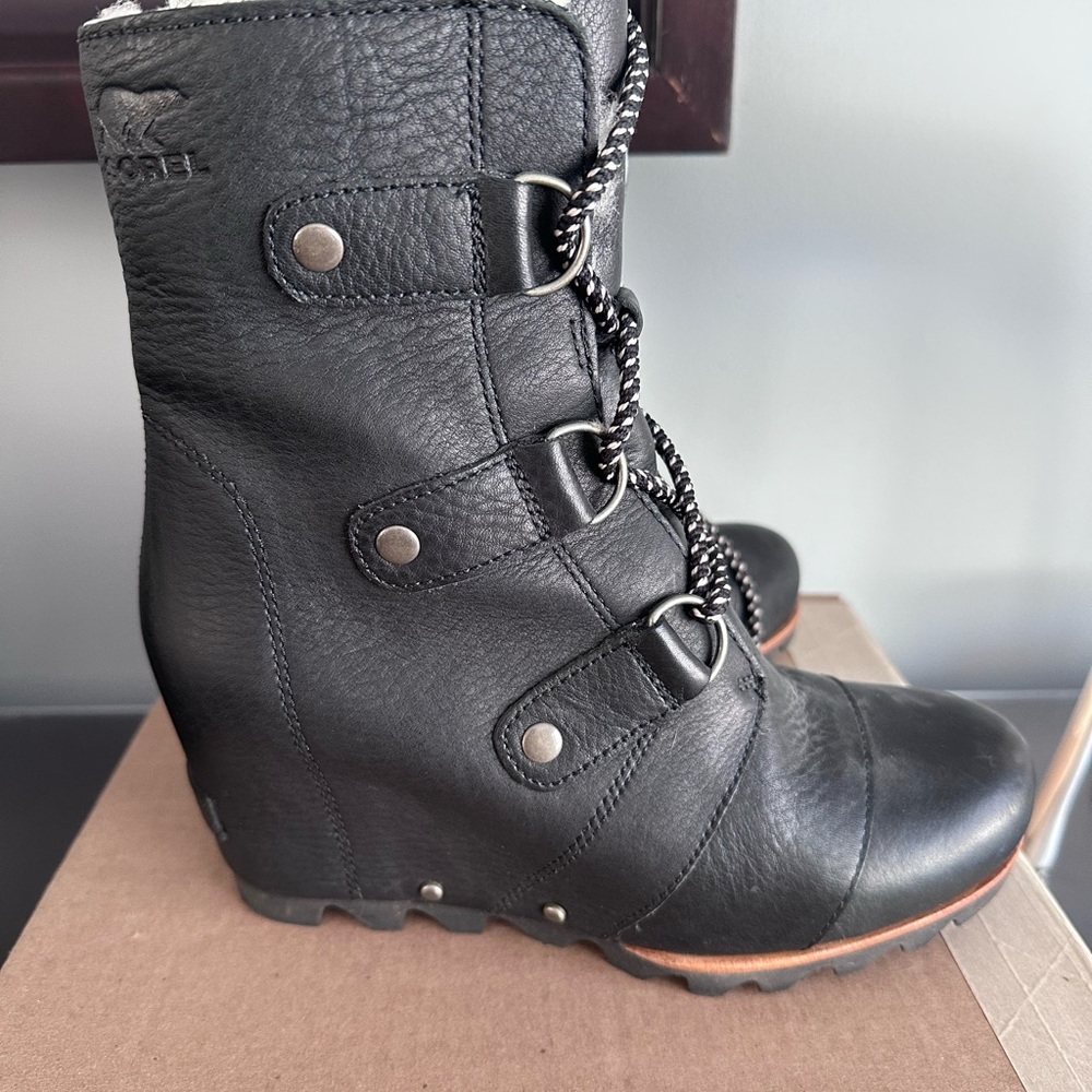 Sorel Women's Black Leather Winter Boots